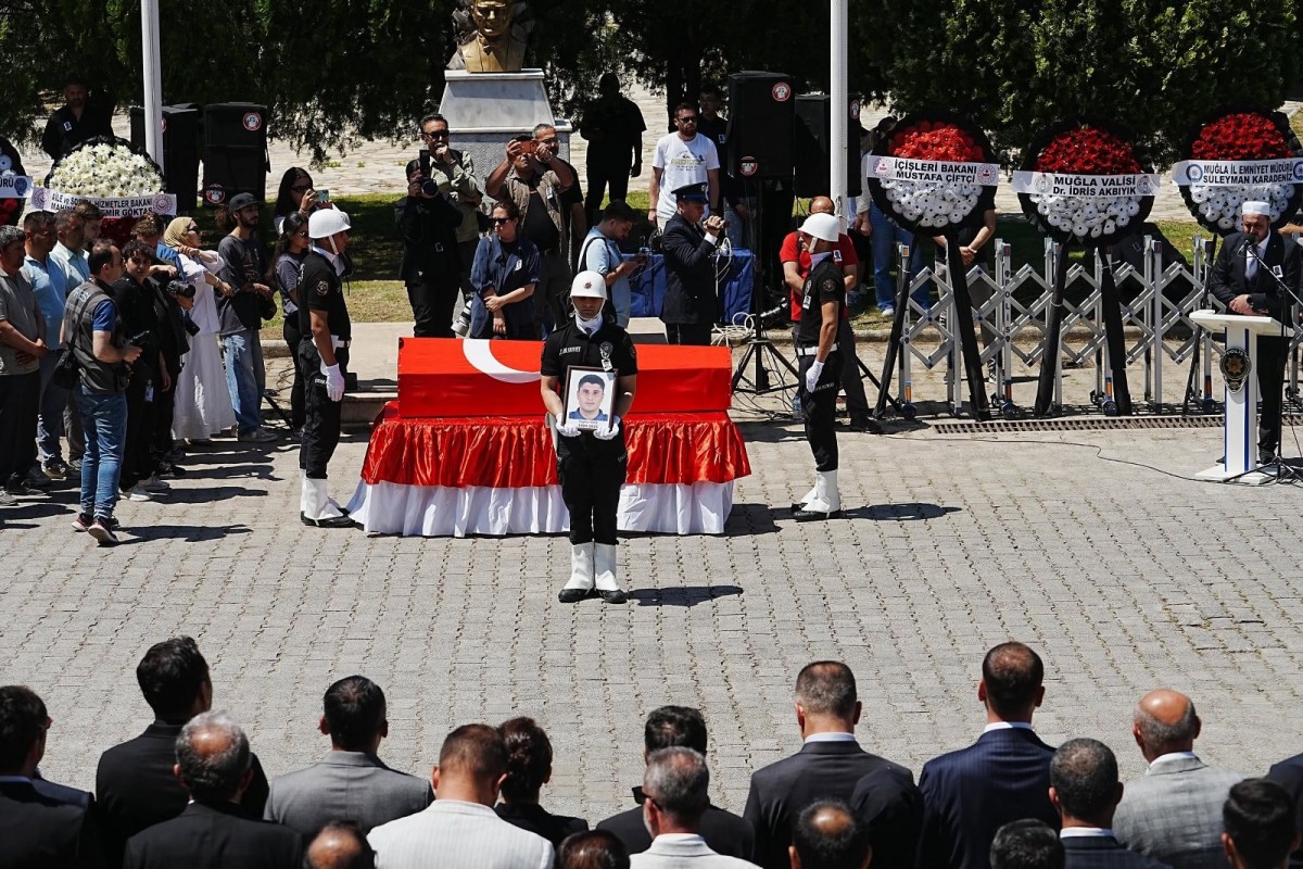 ŞEHİT POLİS MEMURU İÇİN TÖREN DÜZENLENDİ 