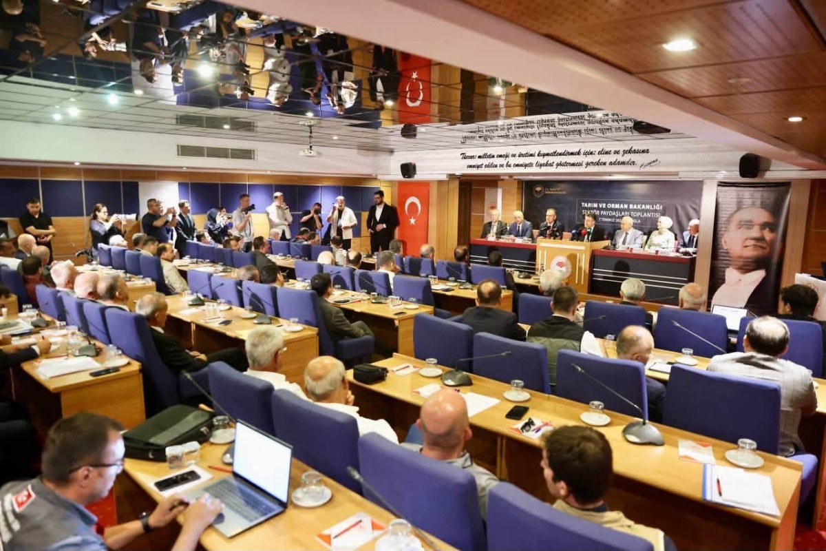 Tarım ve Orman Bakanı Yumaklı, Muğla'da Sektör Paydaşlarıyla Bir Araya Geldi