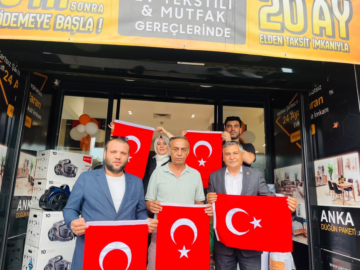 “Menteşe’de Ay Yıldızlı Bayraklar Dalgalandı”