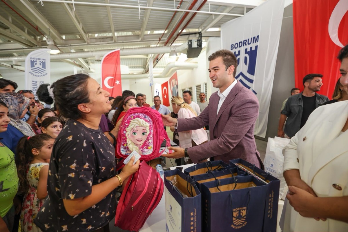 Mandalinci'den Eğitime Dev Destek: 1250 Öğrenciye Kırtasiye ve Burs