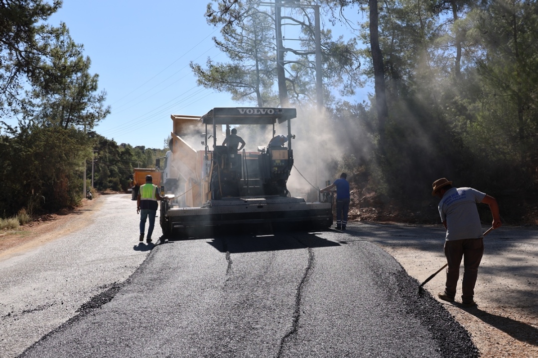 Bodrum Belediyesi Üstyapı Çalışmalarını Sürdürüyor